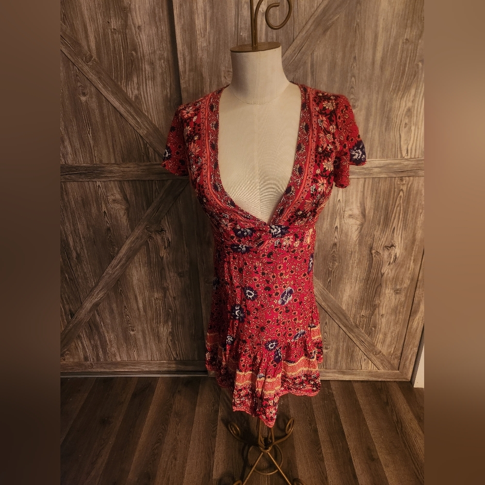 NWT Zesica Floral Wrap Dress V-Neck Dress